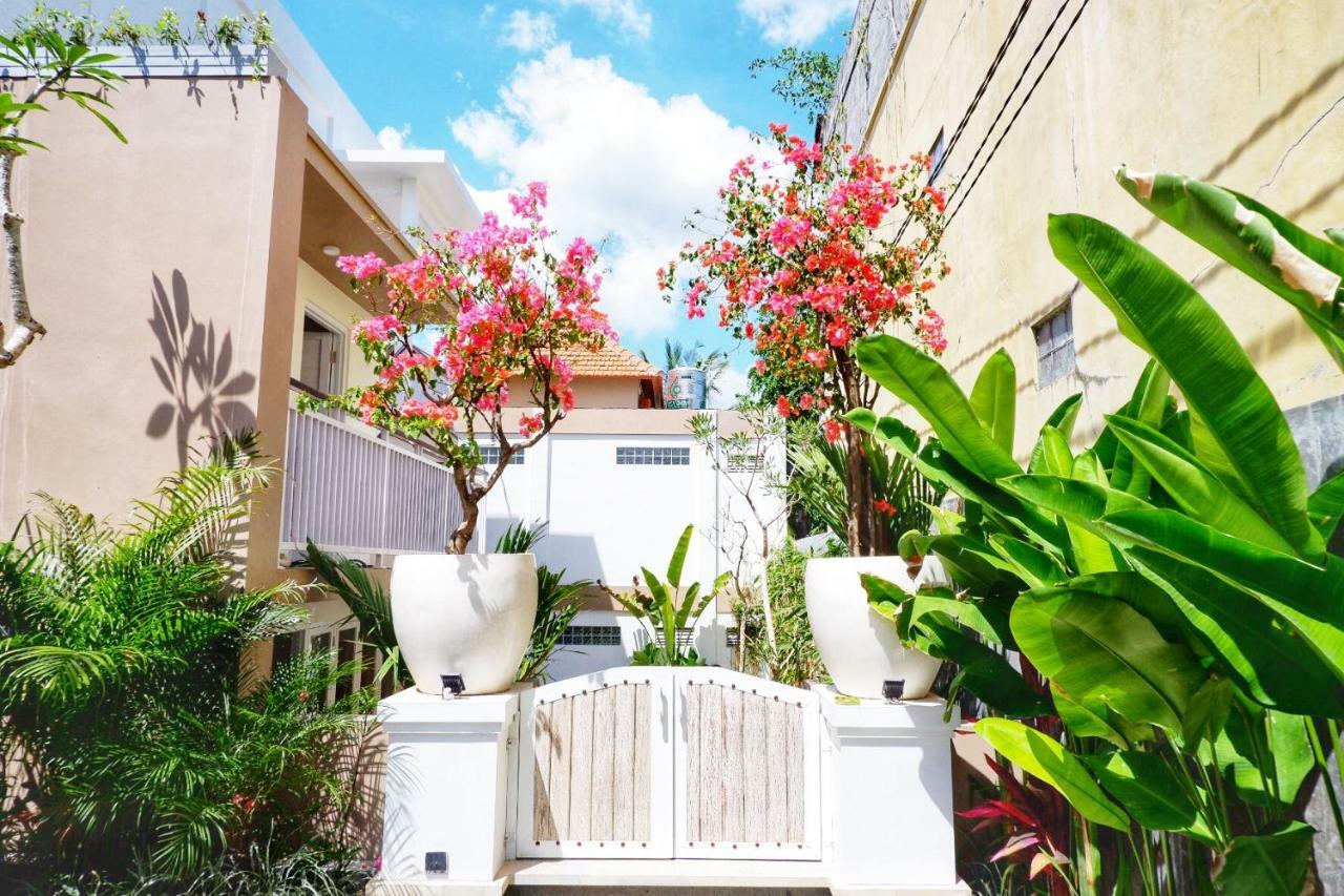 Hotel The Sloth Bali Canggu Esterno foto
